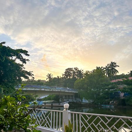 Hotel Riverside Baga Ngoại thất bức ảnh