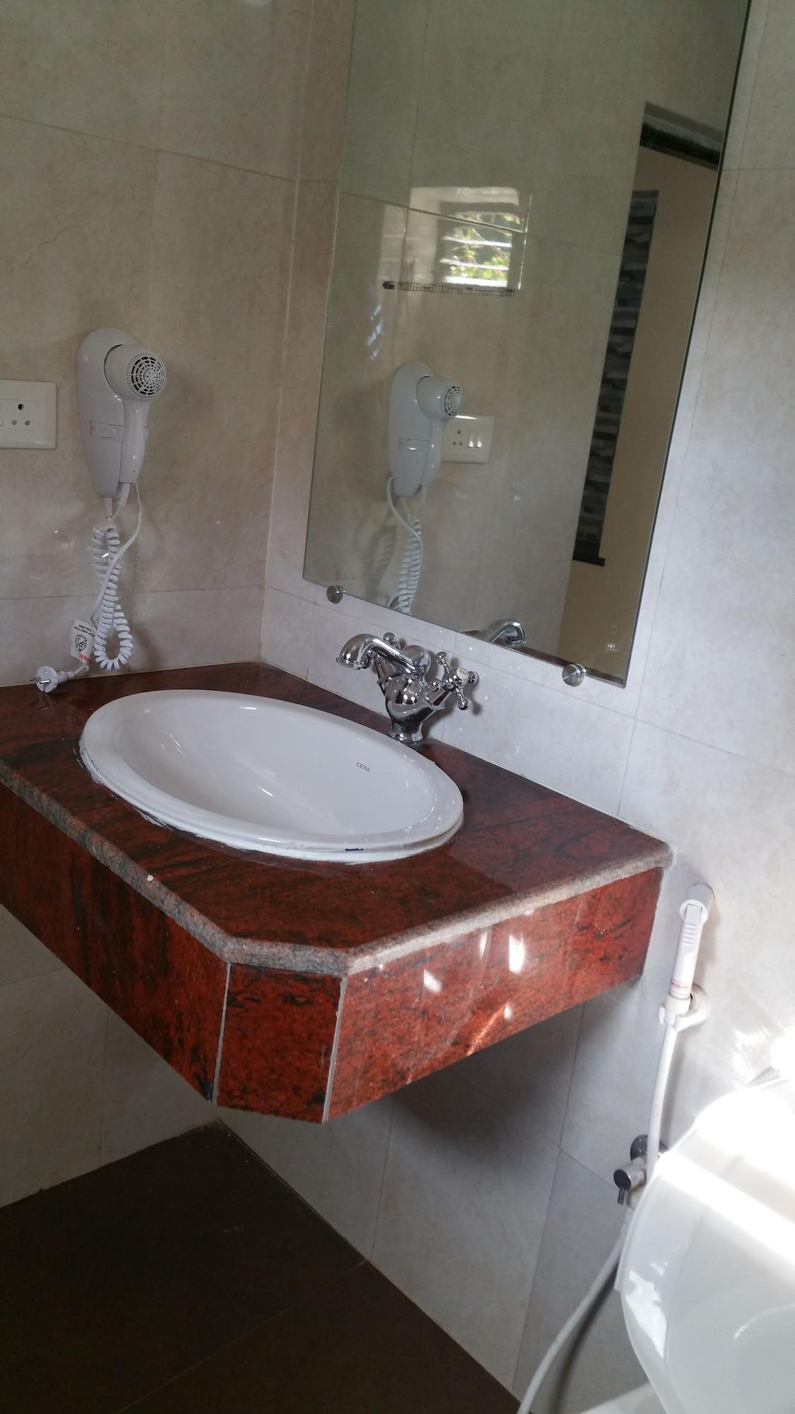 Hotel Riverside Baga Ngoại thất bức ảnh