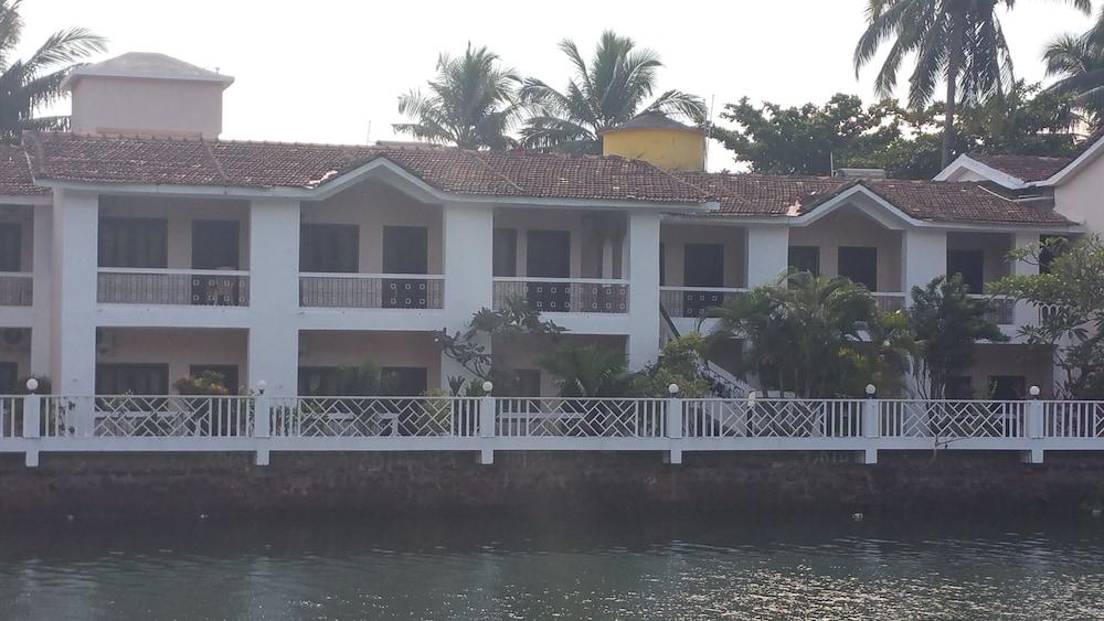 Hotel Riverside Baga Ngoại thất bức ảnh