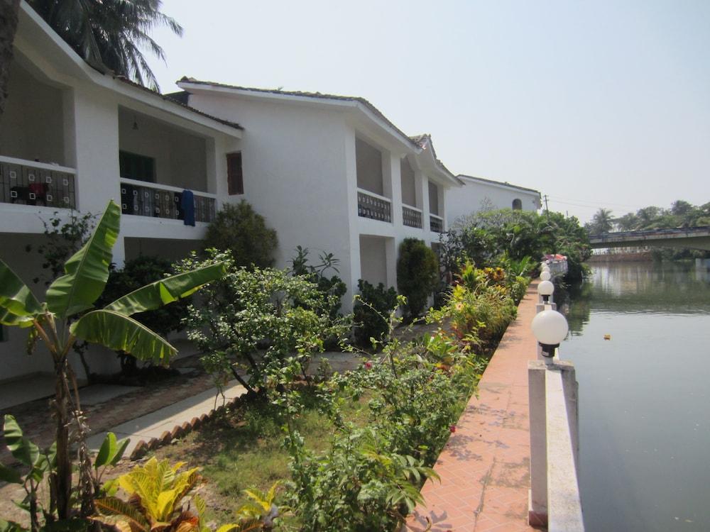 Hotel Riverside Baga Ngoại thất bức ảnh