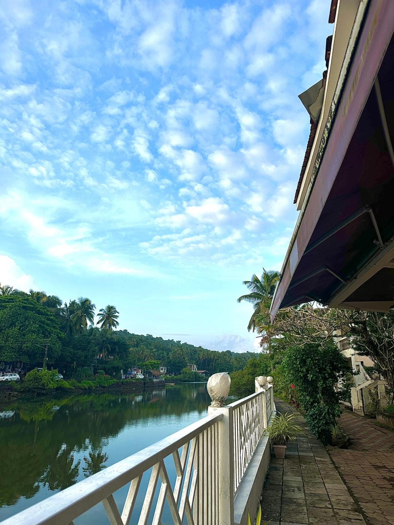 Hotel Riverside Baga Ngoại thất bức ảnh