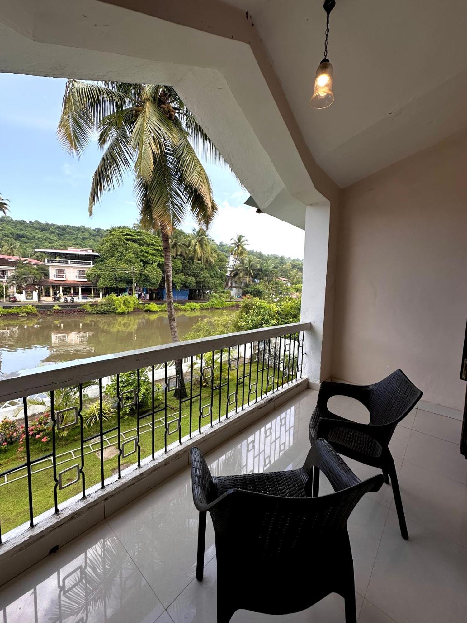 Hotel Riverside Baga Ngoại thất bức ảnh