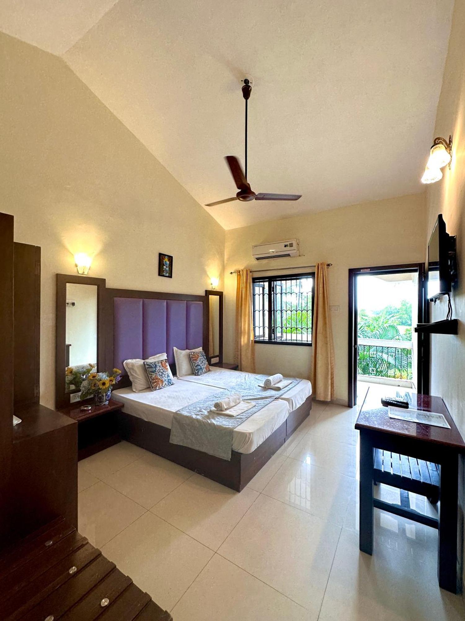 Hotel Riverside Baga Ngoại thất bức ảnh