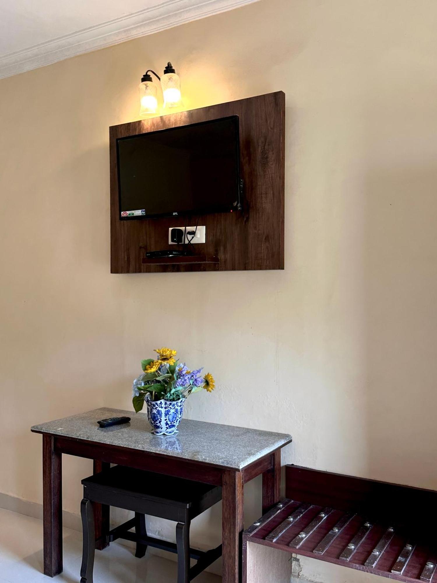 Hotel Riverside Baga Phòng bức ảnh