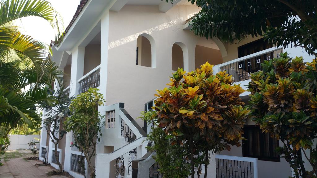 Hotel Riverside Baga Ngoại thất bức ảnh