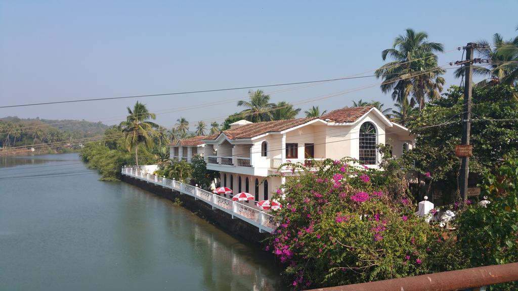 Hotel Riverside Baga Ngoại thất bức ảnh