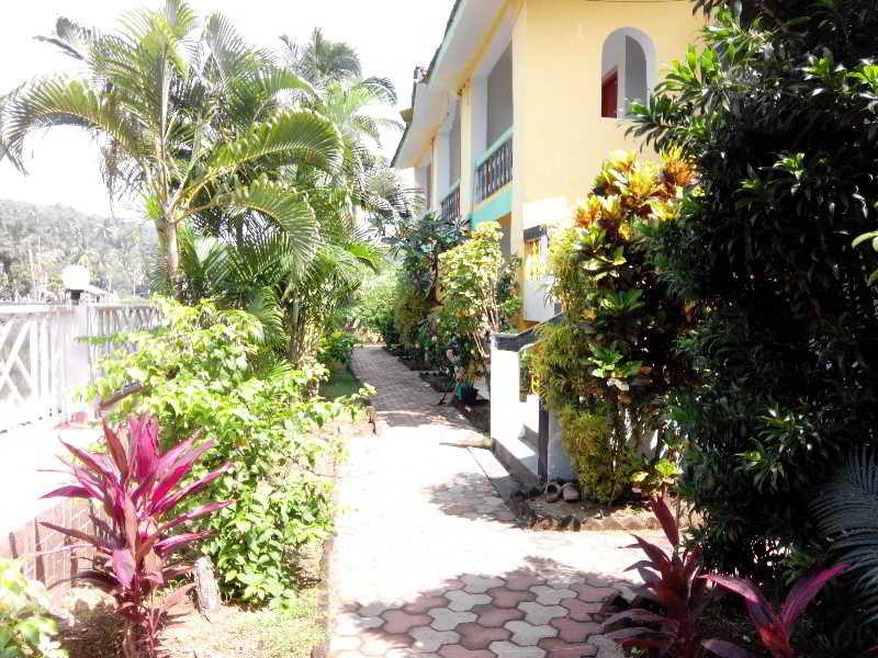 Hotel Riverside Baga Ngoại thất bức ảnh