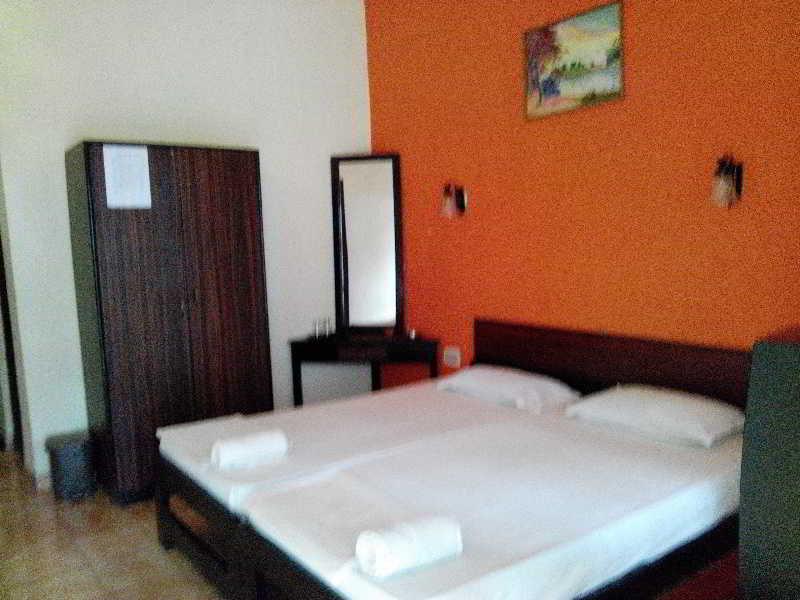 Hotel Riverside Baga Ngoại thất bức ảnh